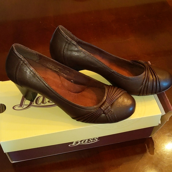 Bass Mia - Picture 1 of 6